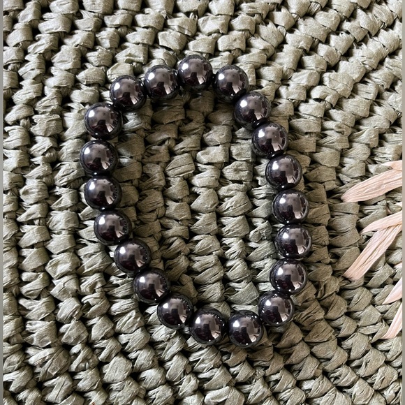 Gray/Gunmetal stretch beaded bracelet - Picture 2 of 3